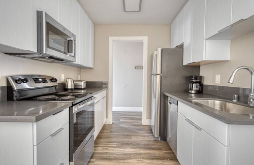 Foster City Apartment | Premium Foster City 2BR w/Gym, Pool, W/D, near highways, by Blueground