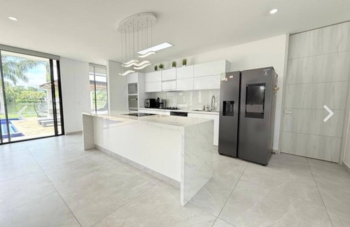 Girardot House | Premium home in Girardot: lake, cinema, swimming pool and BBQ area