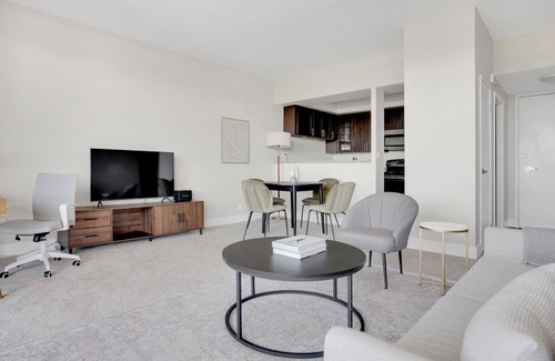 University South Apartment | Premium Palo Alto 1BR w/Pool & Gym, near FB & Google, by Blueground