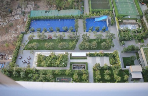 Malad East House | Premium Pool View in Esquire - Oberoi Garden City