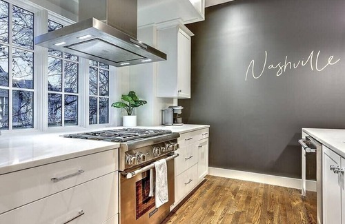 Hillsboro West End House | Premium Property 13 Beds Karaoke Pool Table