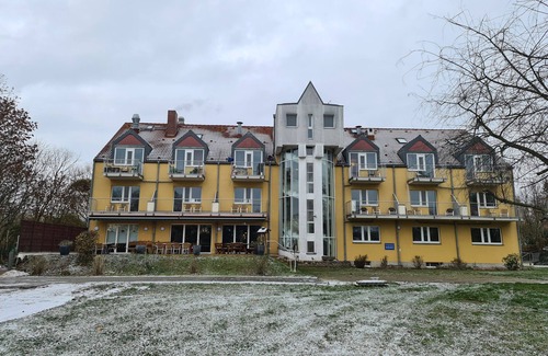 Lowenbruch Apartment | Premium room with garden view