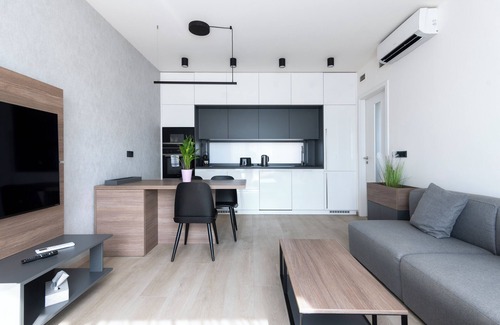 Prague 5 Apartment | Premium Spacious Top-Floor with A/C, 𝗙𝗿𝗲𝗲 𝗣𝗮𝗿𝗸𝗶𝗻𝗴, 200Mb WiFi
