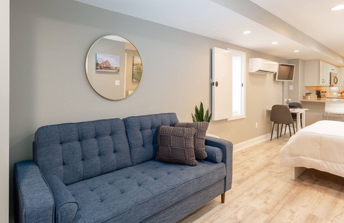 Abingdon Apartment | Premium Studio in Historic District, Walking Distance to Restaurants & Shops!