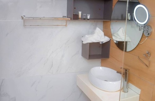 Lekki Phase 1 Hotel | Premiumdeluxe/breakfast/Spa/wi-fi