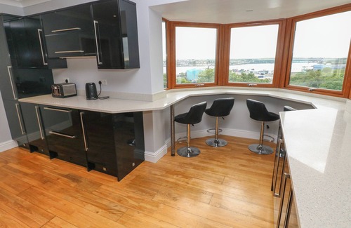 Pembroke Dock Cottage | PRESELI HEIGHTS, family friendly, with pool in Pembroke Dock