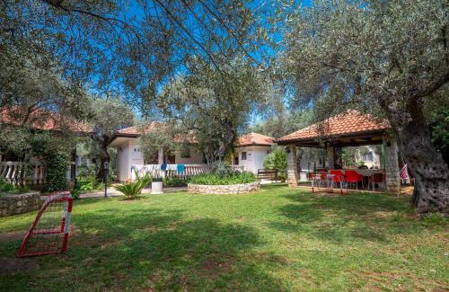 Utjeha Resort | President Bungalows and Apartments