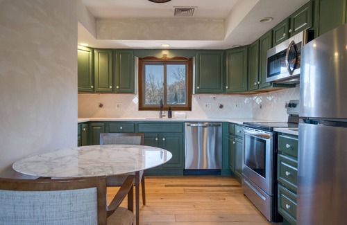 Hensonville Condo | PRESIDENTIAL DUPLEX SUITE WITH HOT TUB AND WRANP AROUND BALCONY