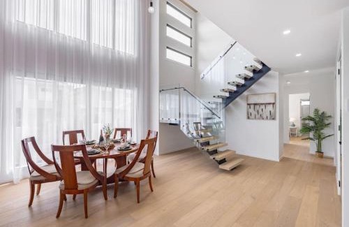 Rochedale House | Prestige and Elegance 5BR House w Pool Rochedale