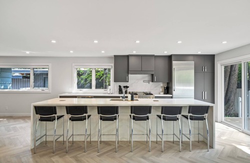 Willow Park House | Prestigious Retreat w Gym, AC, Office, 5 Bedrooms