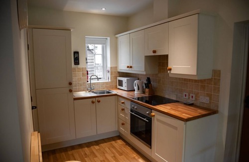 Farley Cottage | Pretty cottage located in an award-winning village