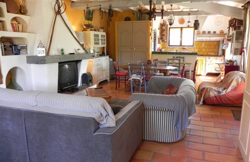 Lardiers Villa | Pretty country house
