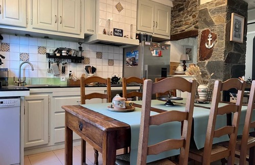 Collioure House | Pretty Fisherman's cottage 2 minutes from the beach! Sea/city view! Picturesque street! Patio
