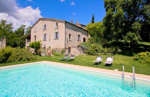 Acqualagna House | Pretty Holiday Home in Acqualagna with Swimming Pool
