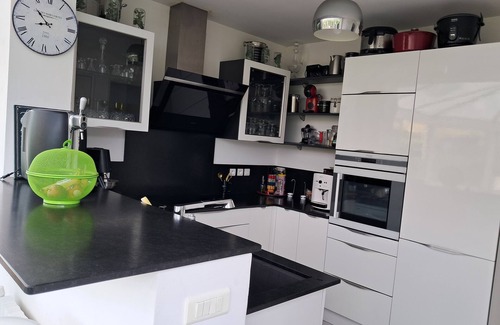 Breuil-Bois-Robert House | Pretty little villa 45 minutes from Paris and less than 2 hours from the Normandy coast.