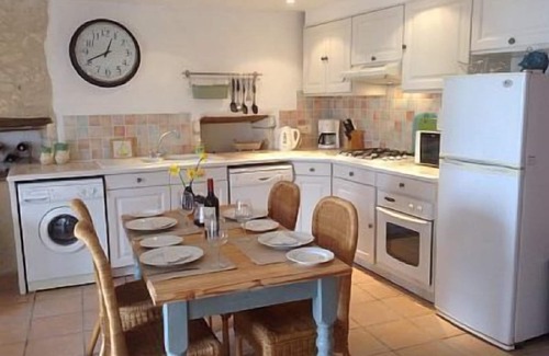 Leguillac-de-Cercles Cottage | Pretty Stone Cottage with pool in Perigord Vert near Brantôme