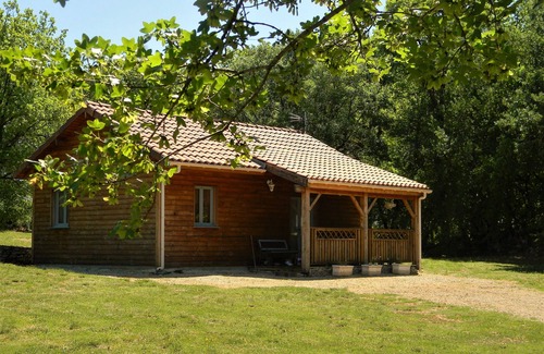 Promilhanes Ski Chalet | Pretty wooden house for 4, large pool "Chêne".