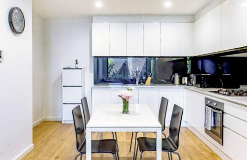 Bentleigh Apartment | Pride Modern 2BR Apt in Bentleigh Private Garden Free Parking