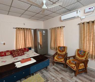 Bhopal Villa | Prime Area 1 Room Budget Stay