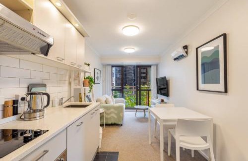 Grafton Apartment | Prime location - 2BR Urban retreat I Zodiak Stays