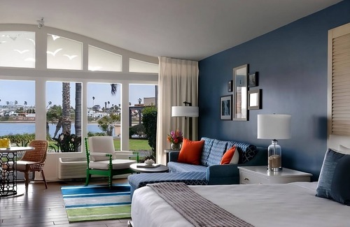 San Diego Hotel | Prime Location! Beachfront, Outdoor Pool!