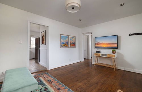 Green Valley House | Prime Location, Charming Cottage - 2 Bedroom