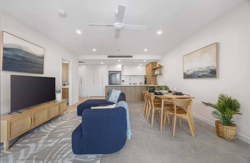 Hamilton Apartment | Prime Location: Eat Street, Restaurants & 5kms CBD