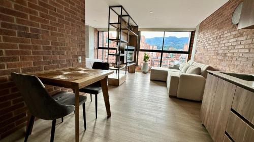 Laureles Apartment | Prime Location in Laureles with AC & View