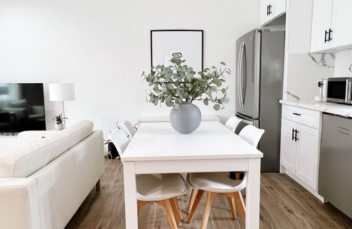 Winnetka House | Prime Location, Modern Style: Explore LA from Our Reseda Oasis!