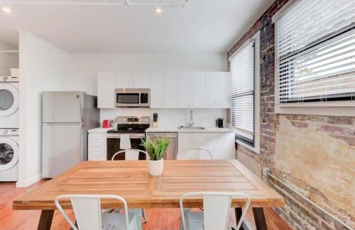 South Main Historic District Apartment | Prime Location - Modern Loft Right on S Main St!