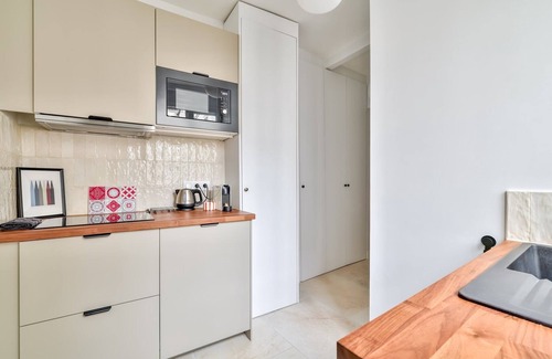Quartier du Faubourg-Montmartre Apartment | Prime Location: Paris Highlights on Your Doorstep