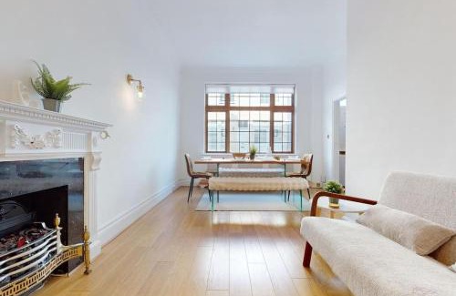 Brompton & Hans Town House | Prime Location Prince's Gate Mews 4BD 3 BATH
