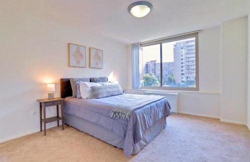 Aurora Highlands Apartment | Prime Location! Spacious & Comfy