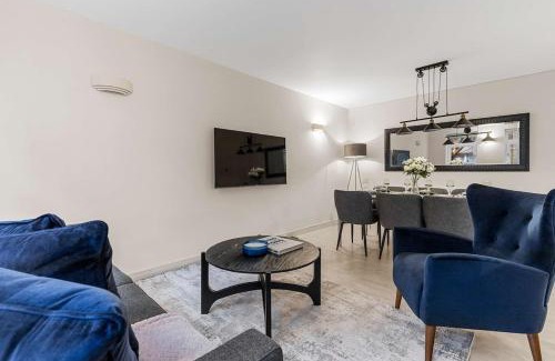 Queen's Park Apartment | Prime Location with Modern Comfort