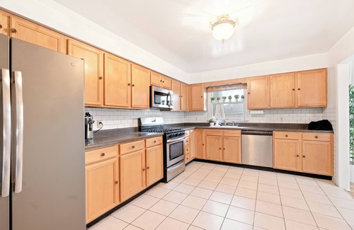 Southeast Yonkers House | Prime Luxury NYC ft Balcony+Gameroom+Free Parking!