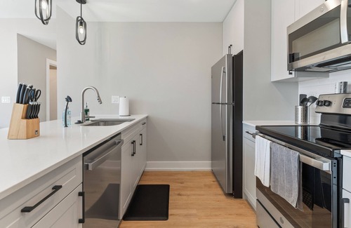 Northern Liberties Apartment | Prime N. Liberties, 2BR Sleeps 6, by Fishtown, Lux Queen Beds, Wifi, Smart TVs
