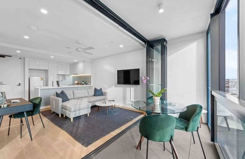 Fortitude Valley Apartment | Prime position 1.5 BR w/view/parking/roof pool