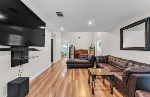Greenslopes At Lake Creek House | Prime Round Rock, TX Getaway home