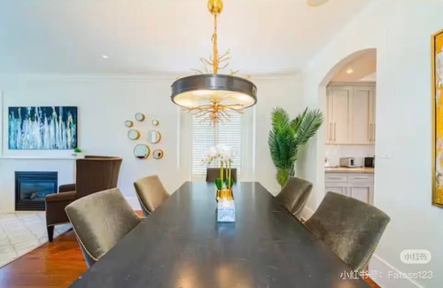 Dunbar House | Prime Vancouver Elegant 6BR+4.5BA Villa | Sleeps 14 | 2-Yr Host w/5★ Reviews
