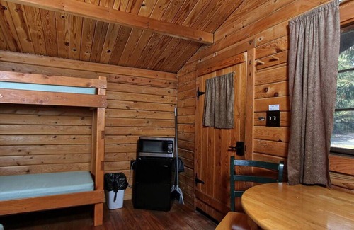Centre Hall Cabin | Primitive Cabin PC1