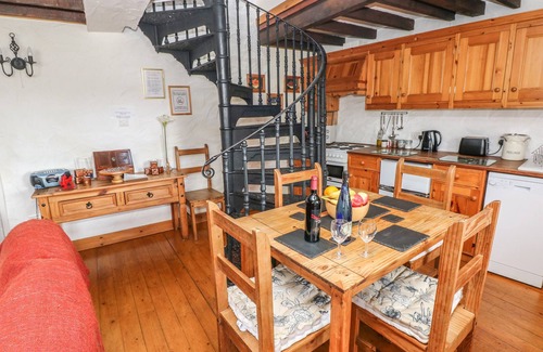 Milford Haven Cottage | PRIMOSE COTTAGE, pet friendly, with a garden in Rosemarket
