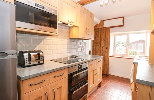 Stiffkey Cottage | PRIMROSE COTTAGE, character holiday cottage in Stiffkey