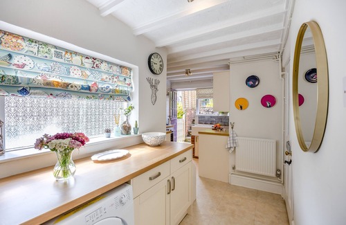 Tealby House | Primrose Cosy Cottage