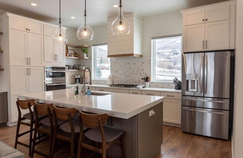 Deer Mountain House | Pristine 3BR w/Hot Tub - 15min to Park City!