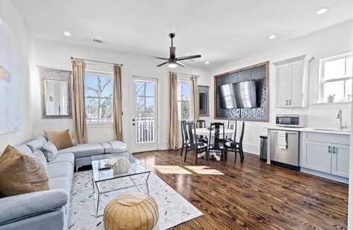 Dillard Apartment | Pristine 4BD w Pool | Driveway Parking | Balcony