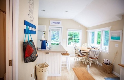 Orleans House | Pristine Cottage: EV charger, AC, outdoor shower+ firepit, walk to Bakers Pond