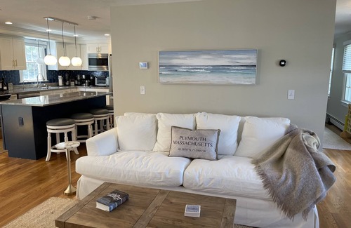 Cedar Bushes House | Pristine Home - 2 min walk to beautiful private beach