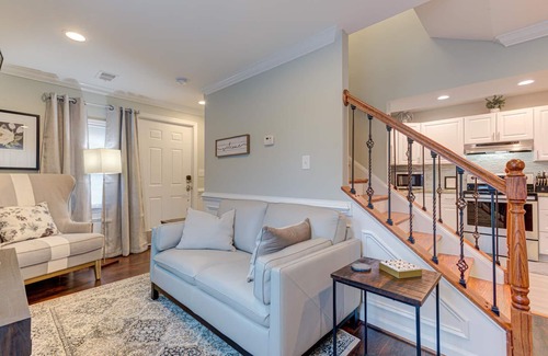 Middleburg House | Pristine Middleburg Home with 2 Bedrooms 1 Bath