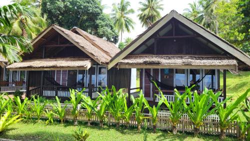 Pulau Unauna Resort | Pristine Paradise Dive Resort - Togean Islands, Una Una
