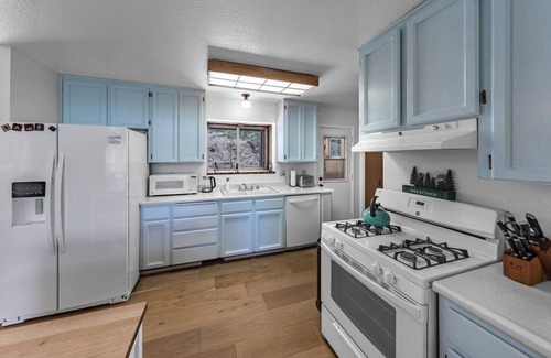 Markleeville Cabin | Pristine Peaceful 2/2 Cabin with Hot Tub HSI L2EV